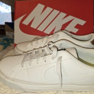 Nike Women's Court Legacy Next Nature 9.5